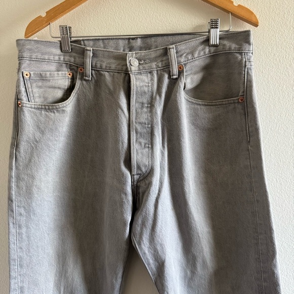 Levi's 501 Mens Gray Jeans size 36x32 - Picture 5 of 8